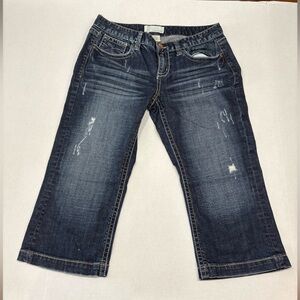 Maurice’s denim jean capri distressed size 9/10 with 20” inseam used